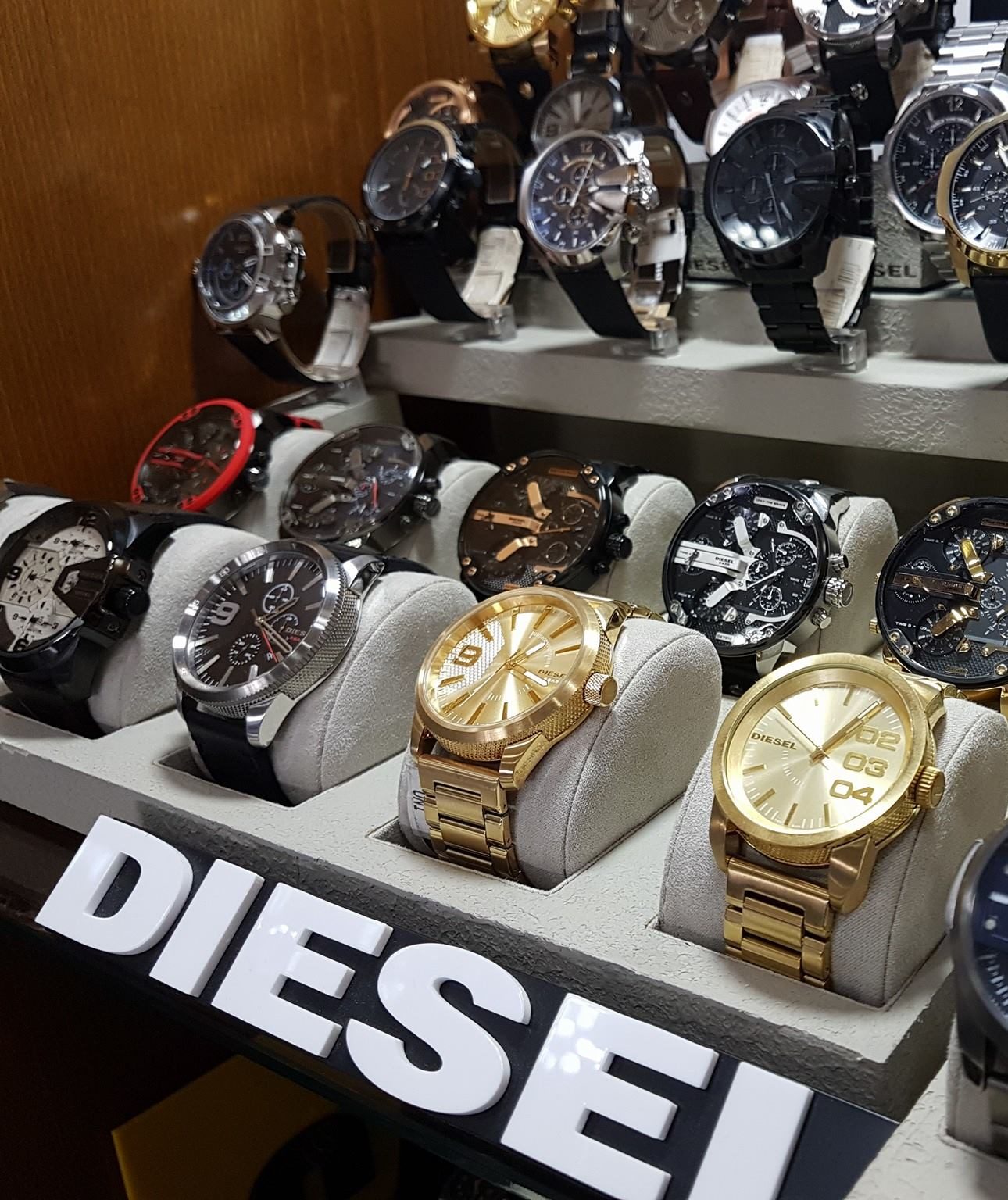 5 Best Diesel Watches For Me